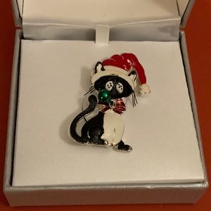 🎄 BLACK KITTY WITH SANTA HAT & REAL JINGLY BELL ON COLLAR - PIN FOR JACKETS